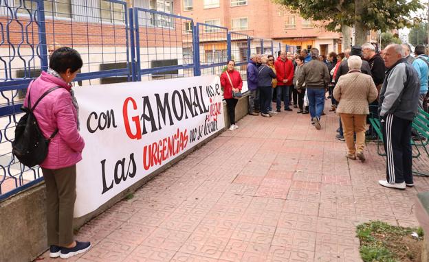 La Coordinadora Antiprivatización de la Sanidad protesta por la «precariedad» del centro de salud de Gamonal