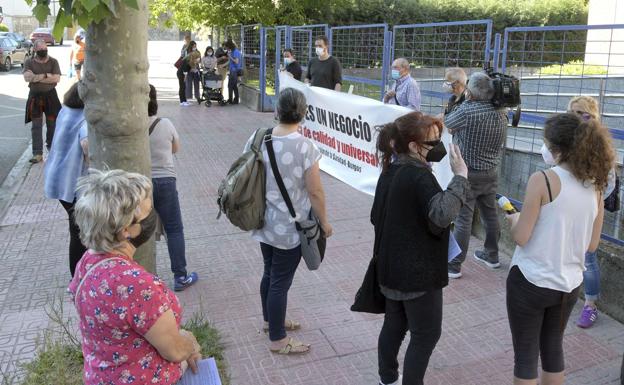 Concentración frente al centro de salud de Gamonal para recuperar la atención continuada