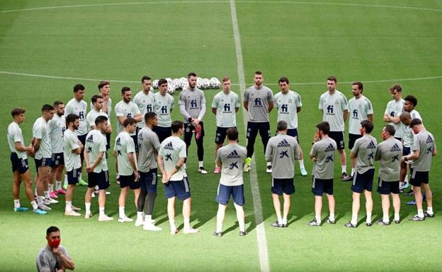 El Ejército vacunará este jueves a La Roja aunque la inmunidad les llegará dentro de un mes