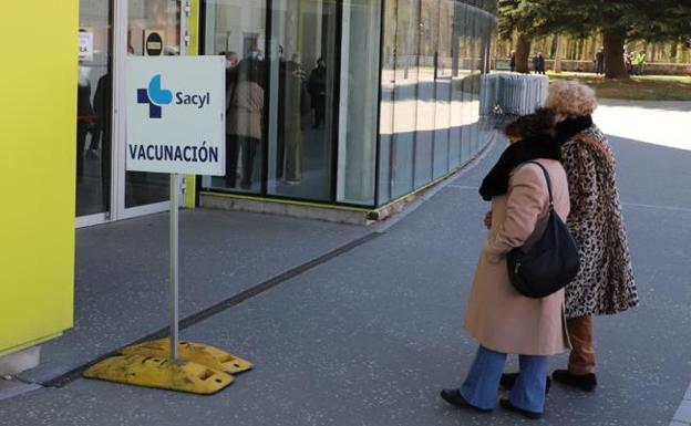 El 47 por ciento de los burgaleses mayores de 50 tiene la pauta completa de la vacuna frente a la covid