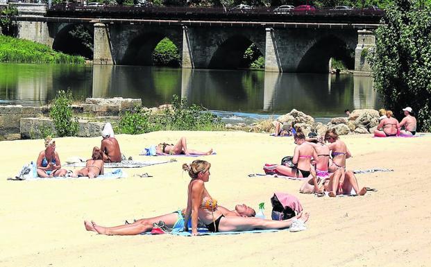 La región ofrece calidad de agua en 35 zonas de baño naturales controladas