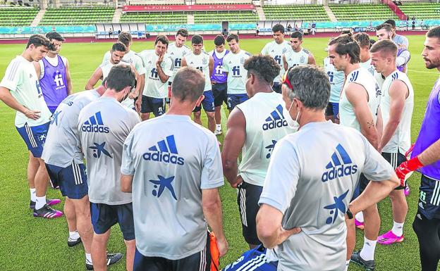 La Roja, por fin reunida antes de debutar mañana