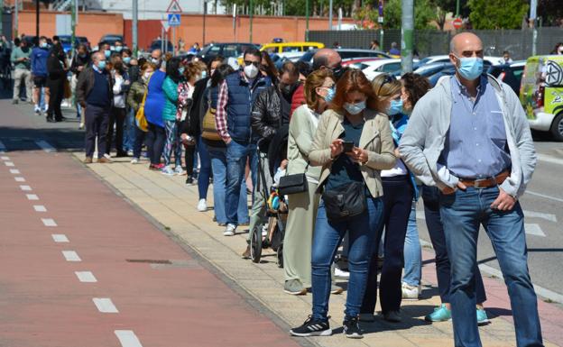 Sin inmunidad de rebaño hasta agosto: Burgos necesita vacunar aún al 40% de la población