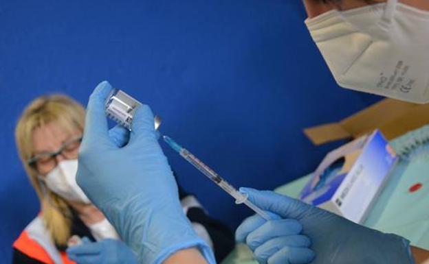 Convocan en Miranda a los nacidos entre 1964 y 1968 para recibir la segunda dosis de la vacuna