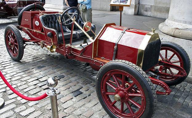 Lancia celebra sus 115 años de elegancia en movimiento