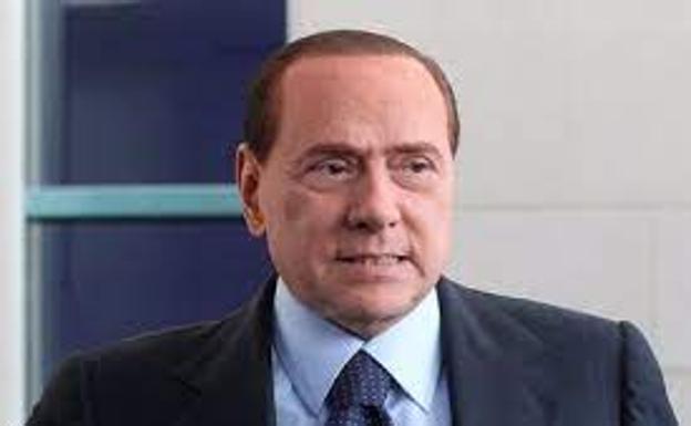 Berlusconi se resiste a dejar la escena