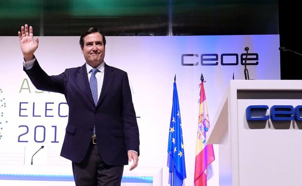 Garamendi rompe a llorar ante los empresarios tras la polémica por los indultos