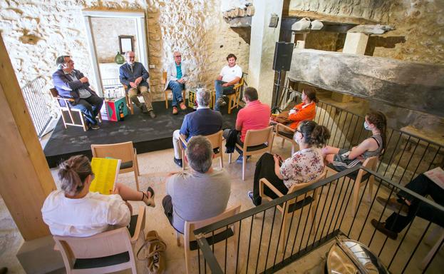 Juan José Millás pone en valor en Burgos el vino y su cultura que considera «muy misteriosa»