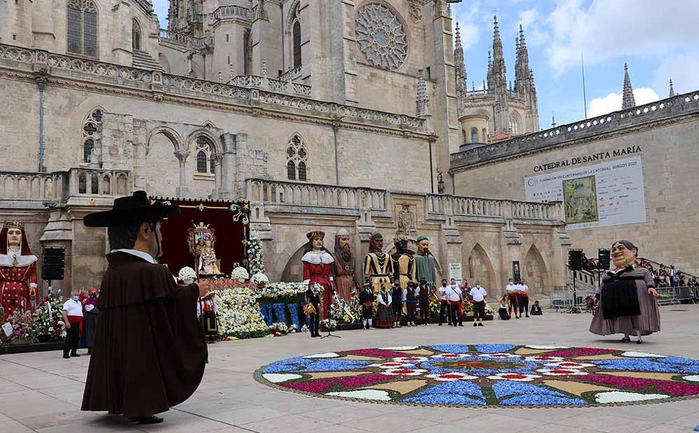 Burgos cumple con una ofrenda floral de esperanza a Santa María la Mayor