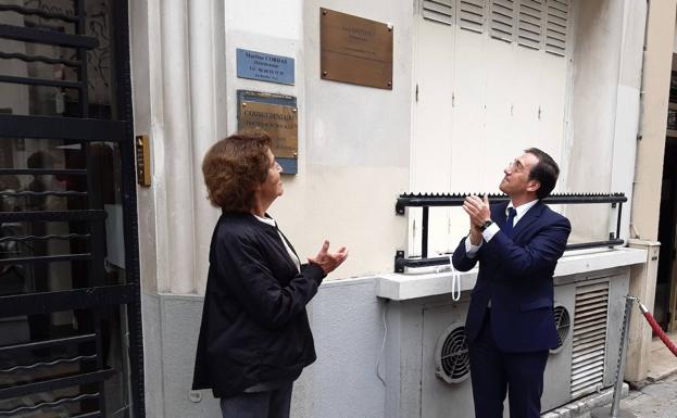 Una placa en París rinde homenaje a Juan Goytisolo