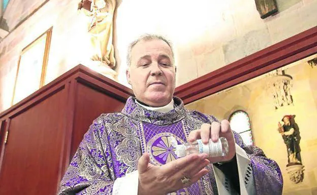 El nuncio de Su Santidad impone el palio al arzobispo en la Catedral de Burgos