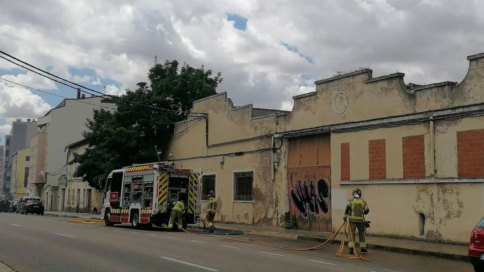 Investigadas dos personas por abandono animal y usurpación en las naves afectadas por el incendio de Francisco Salinas