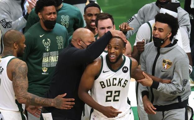 Middleton neutraliza a Booker y los Bucks igualan las Finales