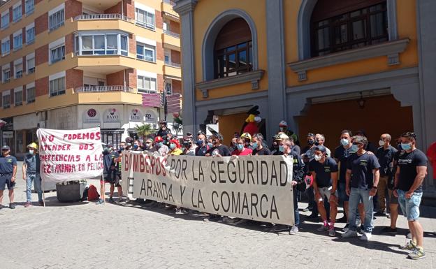 Denuncian el incumplimiento de los servicios mínimos en el Parque de Aranda al quedarse con tres bomberos