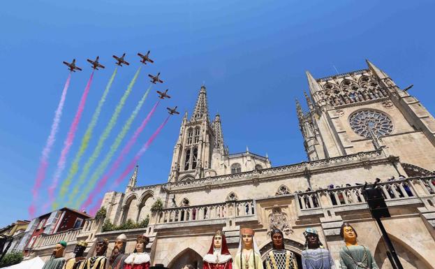 Parabienes desde el cielo y la tierra por los 800 años de la Catedral