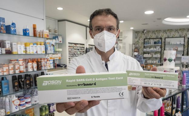 Las farmacias de Castilla y León, abastecidas para vender los autotest de detección de la covid