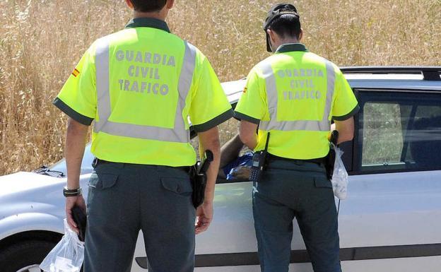 La Guardia Civil de Burgos completa 557 pruebas de alcoholemia y 21 de drogas este fin de semana