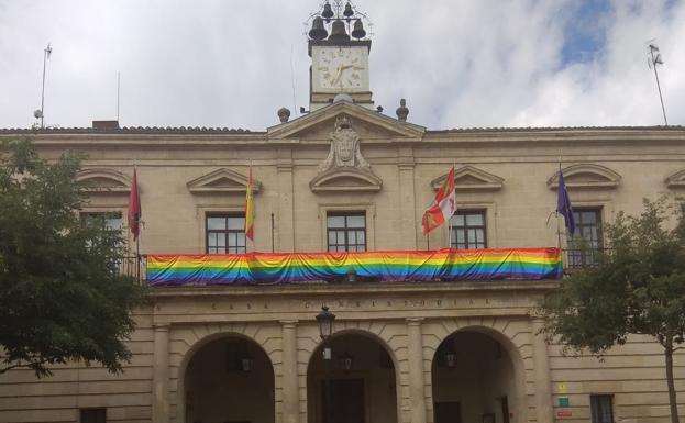 EL TSJ falla contra Abogados Cristianos al oponerse a la colocación de una bandera LGTBIQ+ en el Ayuntamiento de Miranda