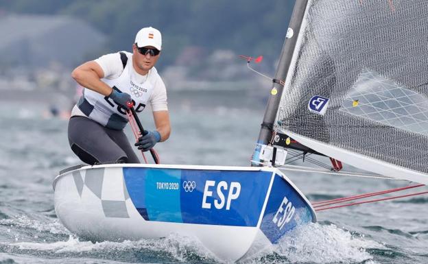 El Finn y los 49er españoles comienzan con fuerza en Tokio