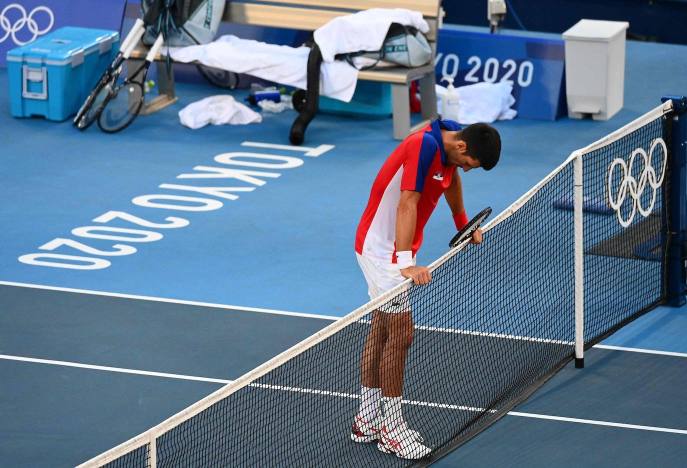 Djokovic dice que jugó medicado y renuncia a luchar por el bronce en el dobles mixto