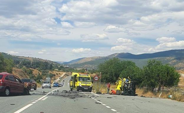 Una fallecida en la colisión frontal de una ambulancia y un turismo en Ávila