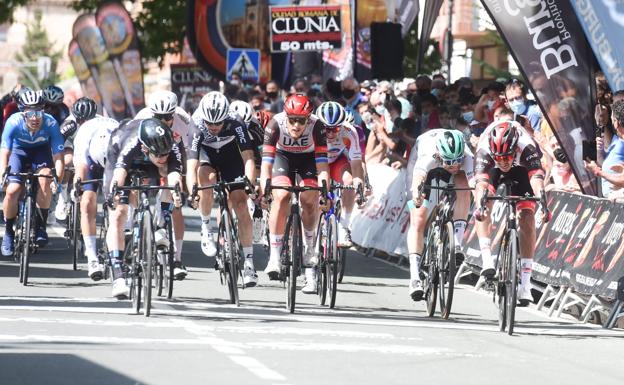 Molano se impone en un ajustado sprint en Briviesca