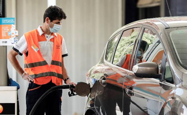 Los carburantes siguen disparados, y el diésel ahonda su ventaja ante la gasolina