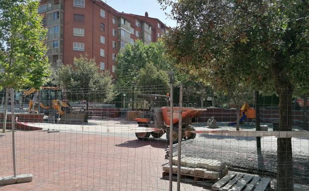 Arrancan las obras para sustituir el pavimento de la plaza del Solar del Cid