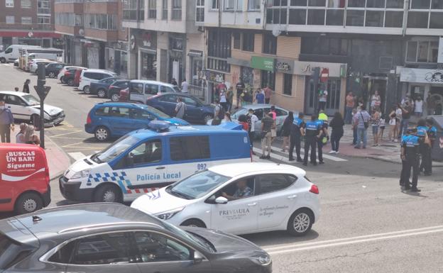 Huye tras provocar un accidente y la Policía le detiene pocos metros después