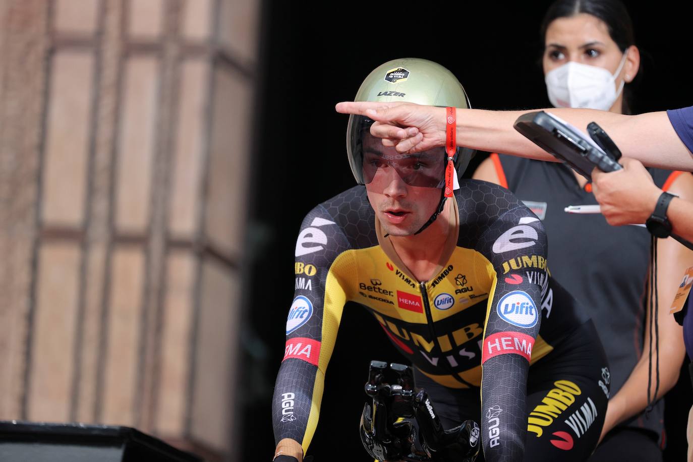 Roglic vence en la crono y presenta sus credenciales en busca de su tercera Vuelta