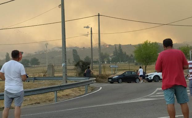 Cuatro pueblos desalojados, dos en riesgo de evacuación y 10.000 hectáreas quemadas en Ávila