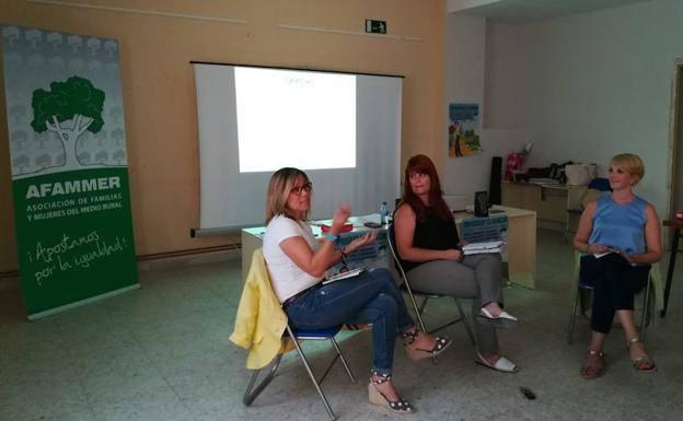 Reconocen a Doña Violante 'mujer rural honoraria' por su labor «invisibilizada»