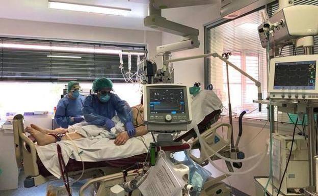 El paciente más joven de la unidad de críticos covid del HUBU tiene 40 años