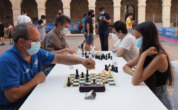 La sexta edición del circuito burgalés de ajedrez alcanza su ecuador con 300 jugadores