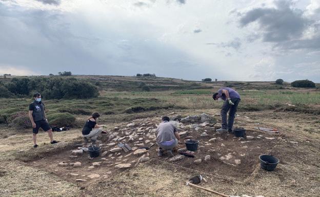 Los investigadores vuelven al dolmen de La Horquilla para ahondar en el pasado megalítico Las Loras