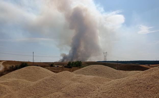 Un incendio en el Páramo de Masa, cercano a la fábrica de explosivos, obliga a cortar la N-623