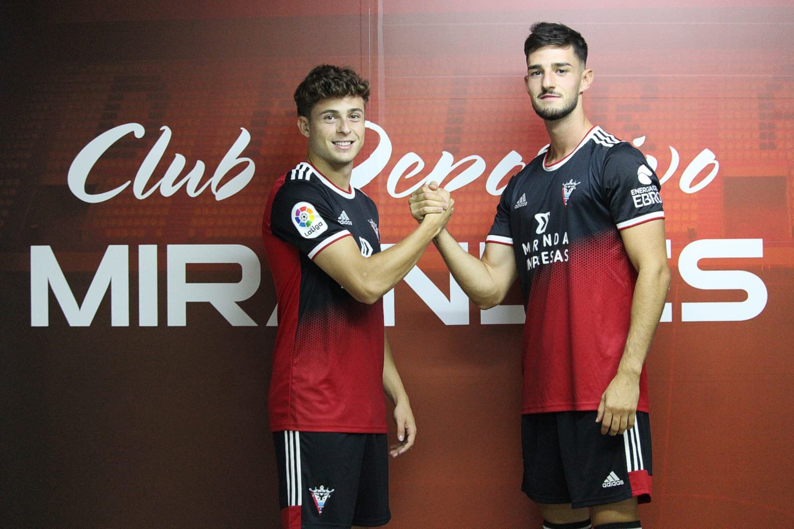 Marqués y 'Roro', presentados como nuevos jugadores del CD Mirandés