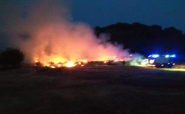 Los rayos causan tres incendios en Burgos, uno en una nave de Palacios de la Sierra