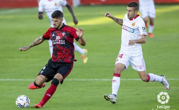 El Mirandés empieza la temporada en Segunda mejorando sus entradas y cometiendo menos fueras de juego