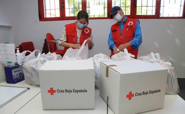 Unespa dona a Cruz Roja Burgos 11.480 euros para apoyar a las personas en situación de vulnerabilidad