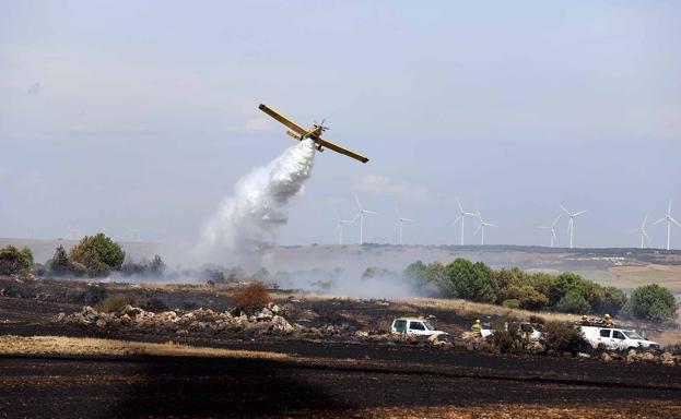 El incendio en un parque eólico cercano a Las Rebolledas calcina más de 50 hectáreas