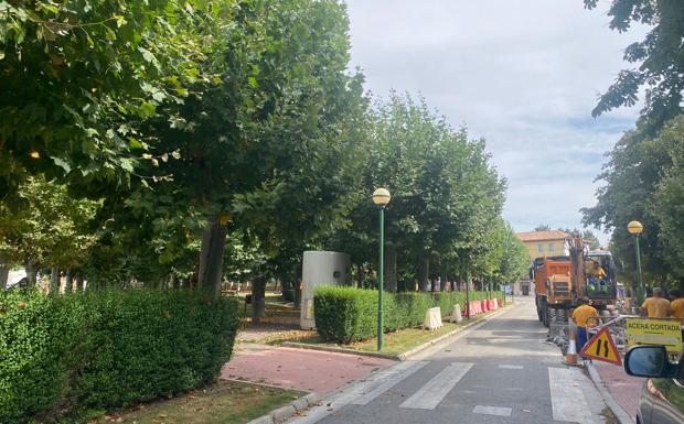 La nueva parada de bus del barrio de El Pilar ya está en marcha