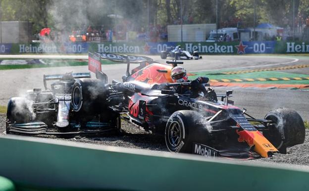 Ricciardo se impone en medio de la guerra Hamilton-Verstappen