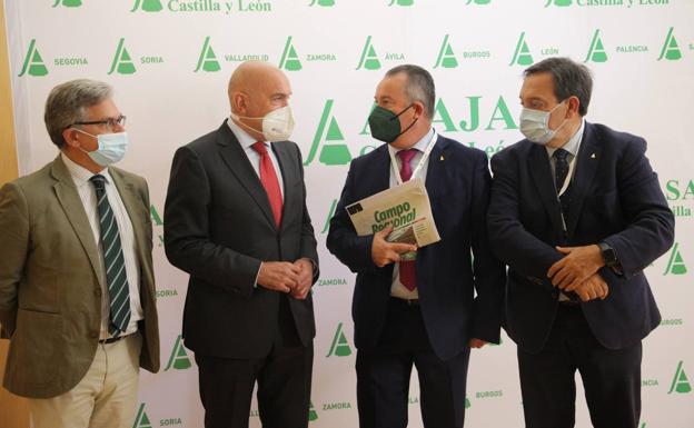 Carnero insiste en que el problema del agricultor profesional «va más allá de la PAC»