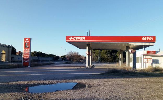 Los esqueletos de la carretera: doce gasolineras de Burgos cierran en la última década