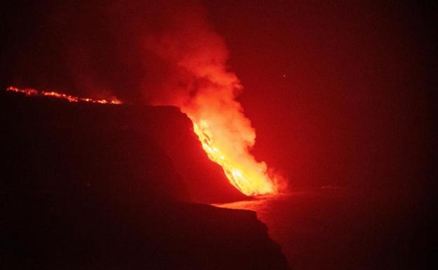 Lava y mar: estos son los peligros