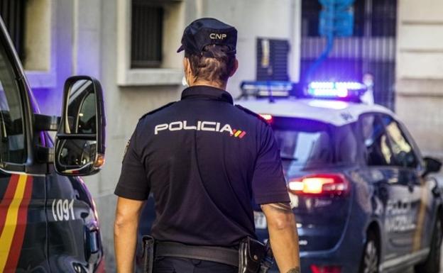 El instructor propone juzgar a los policías de la 'patada en la puerta'