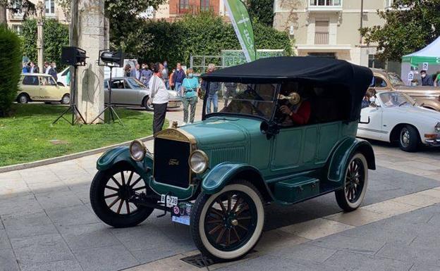 La solidaridad recorre Burgos en coches de película