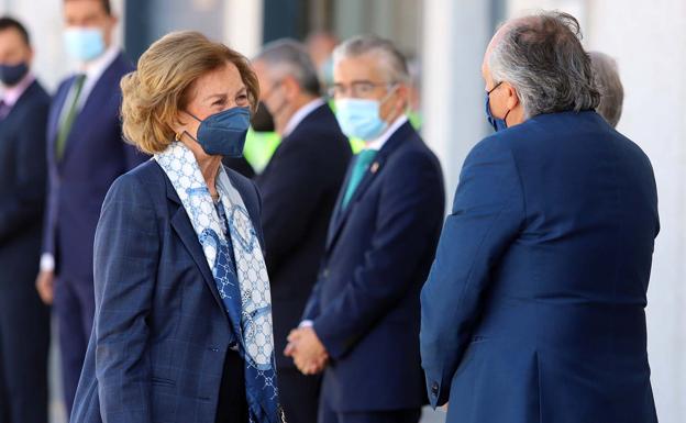 La Reina Sofía visita Burgos para conocer el Banco de Alimentos