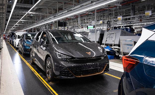 Salen de la línea de producción las primeras unidades del Cupra Born